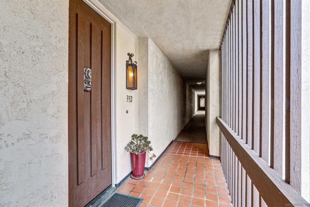 6455 La Jolla Blvd, La Jolla CA: https://media.crmls.org/mediaz/f107482b-aa8f-4209-92af-422debd7e9cd.jpg