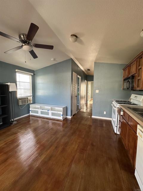 86 Corso Di Italia, Chula Vista CA: https://media.crmls.org/mediaz/f1078ae9-9412-4680-a5f6-113b0852c0a6.jpg