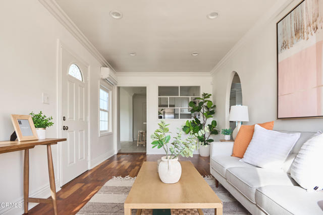 401 Del Norte Street, Los Angeles CA: https://media.crmls.org/mediaz/f107fbbb-ca4e-4963-be1c-d019e733a9f0.jpg
