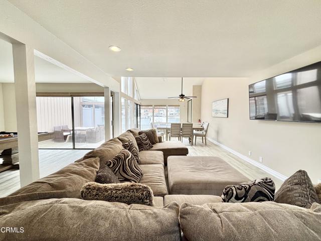 Detail Gallery Image 5 of 30 For 2551 Greencastle Ct, Oxnard,  CA 93035 - 3 Beds | 2/1 Baths