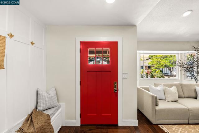 1925 Burnside Ct, Concord CA: https://media.crmls.org/mediaz/f1090193-fa42-4ea4-bc24-eddb6d9a5d06.jpg