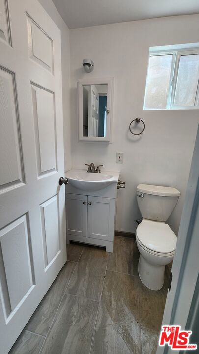 3872 College Avenue, Culver City CA: https://media.crmls.org/mediaz/f1099447-c204-4b47-8da3-342e7442fd11.jpg