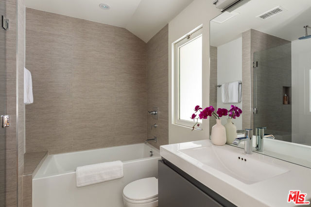 3818 Hollyline Avenue, Sherman Oaks CA: https://media.crmls.org/mediaz/f109a484-36b6-43df-b84a-d3986de4362d.jpg