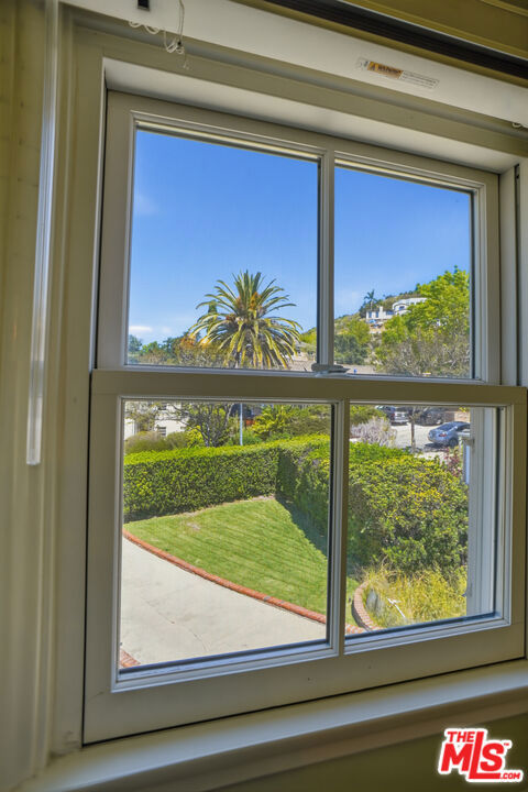 1816 Rosita Drive, Glendale CA: https://media.crmls.org/mediaz/f109a4b9-6c3a-44df-b02d-6b18a4755c13.jpg