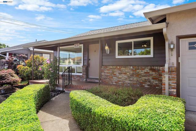 Image 4 of 46 For 831 Casanova Dr