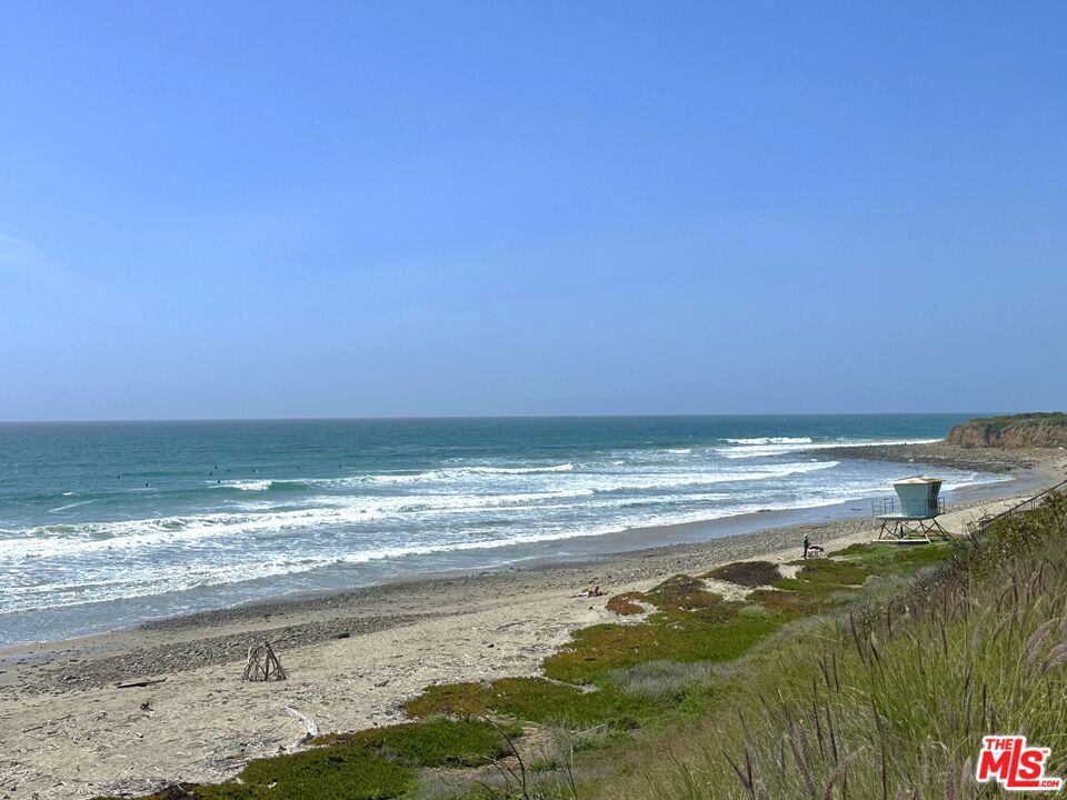 https://media.crmls.org/mediaz/f10a2fa4-d869-46e1-92ad-e6399565d000.jpg?preset=X-Large