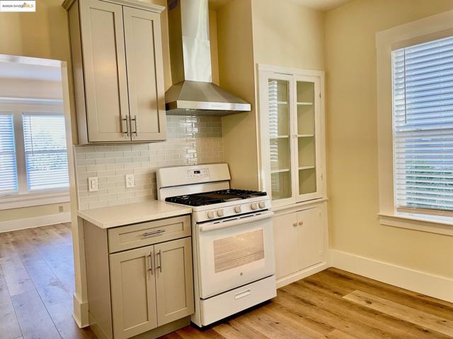 1047 59th Street, Oakland CA: https://media.crmls.org/mediaz/f10aa2c0-9ae9-4c54-ba35-c9cd3720b68e.jpg
