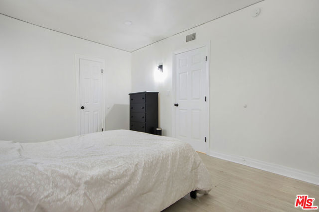 2406 3rd Avenue, Los Angeles CA: https://media.crmls.org/mediaz/f10ad312-2d75-4620-841d-52ea077db834.jpg
