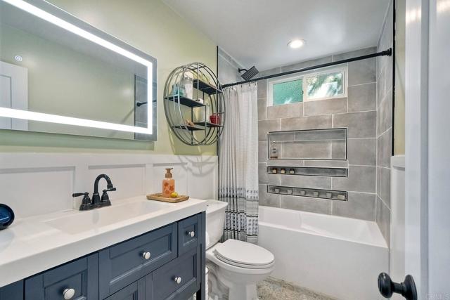 2760 Thunder Drive, Oceanside CA: https://media.crmls.org/mediaz/f10b1f0c-5467-4934-8352-ce10964e64ba.jpg