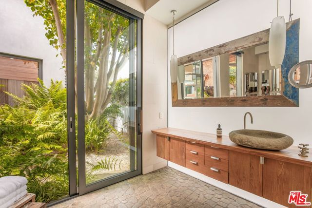 345 W Channel Road, Santa Monica CA: https://media.crmls.org/mediaz/f10b9d63-a1c9-420b-ab08-fe6dc6d14532.jpg