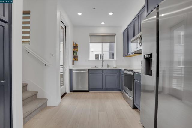 2816 Cathwood Lane, Alameda CA: https://media.crmls.org/mediaz/f10ba4be-a6c0-4c29-a14a-37a755ee7152.jpg