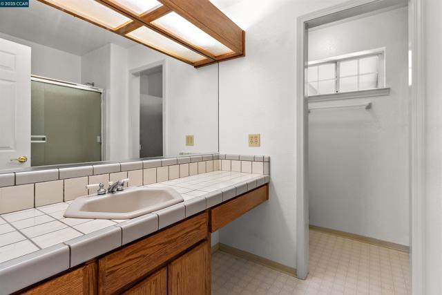 5435 Box R Ranch Rd, Vacaville CA: https://media.crmls.org/mediaz/f10bb9fc-1ad6-442d-8728-9b4f7707612b.jpg