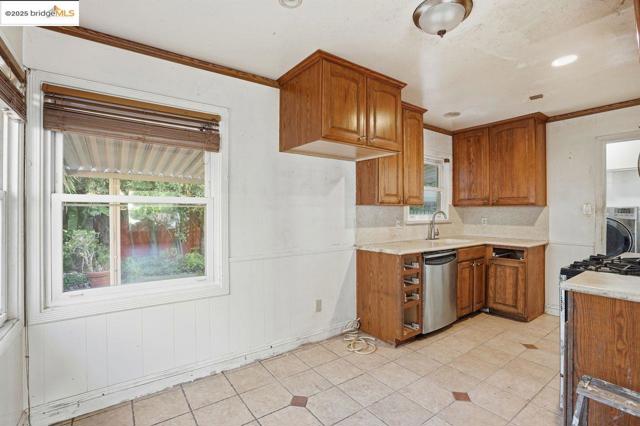 4116 Kentwood Ct, Oakland CA: https://media.crmls.org/mediaz/f10c3254-8e5f-4a77-a4fd-4cae97d42c8f.jpg