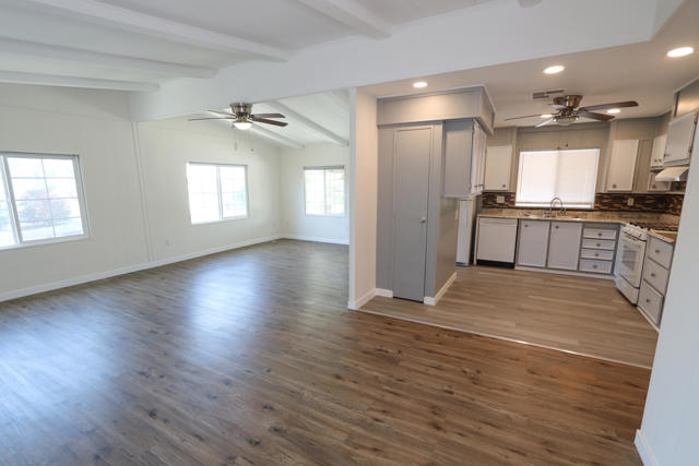 18555 Roberts Road, Desert Hot Springs CA: https://media.crmls.org/mediaz/f10c84f7-660a-4d1b-9f8b-02396bf7c507.jpg