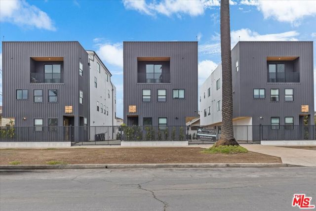 3973 S Budlong Avenue, Los Angeles CA: https://media.crmls.org/mediaz/f10caca3-c5f9-4b0e-8dc6-d2d23e108f7a.jpg