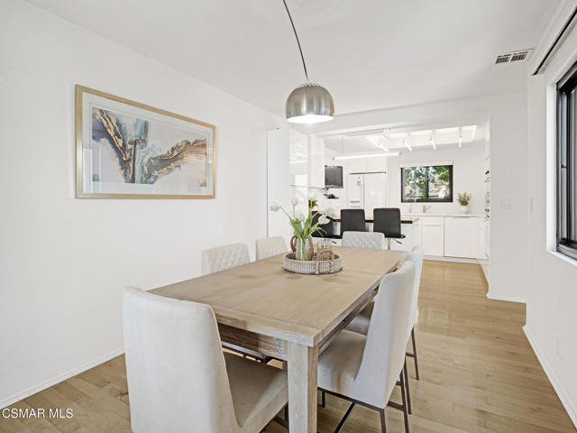 1206 S Westlake Boulevard, Westlake Village CA: https://media.crmls.org/mediaz/f10ce0be-28a6-4f5f-8c81-ee2d446a82cc.jpg