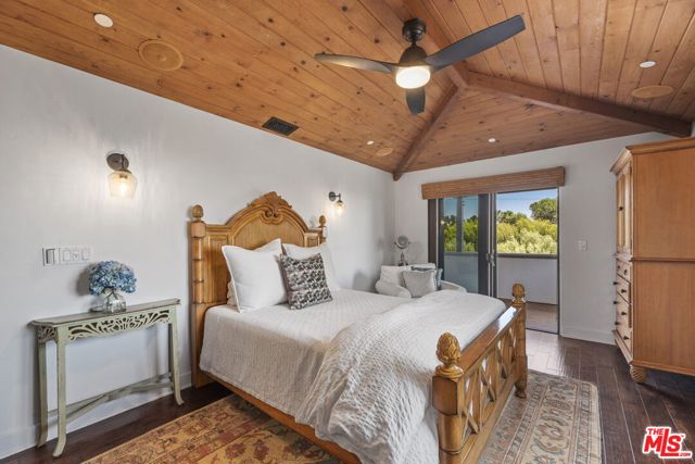 27355 Pacific Coast Highway, Malibu CA: https://media.crmls.org/mediaz/f10d0934-0209-48bb-8f11-e4a6fc40577b.jpg