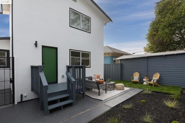3508 Lyon Ave, Oakland CA: https://media.crmls.org/mediaz/f10d2d3b-4983-4f0b-9924-f9076911421c.jpg