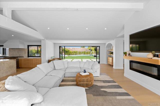Detail Gallery Image 8 of 31 For 3170 Falcon Drive, Carlsbad,  CA 92008 - 5 Beds | 3 Baths