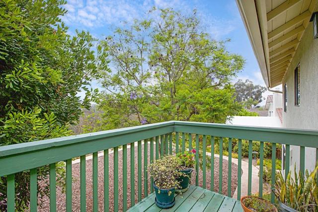 10751 Oakbend Dr, San Diego CA: https://media.crmls.org/mediaz/f10d9b0c-8c71-499f-9c48-78a1afcd3cb7.jpg