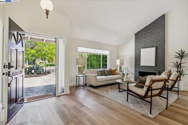 4532 Birch Bark Rd, Concord CA: https://media.crmls.org/mediaz/f10e5061-f4bf-4233-9088-3416fffc0777.jpg