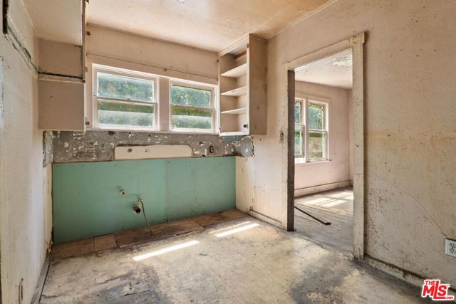 1925 19th Street, Santa Monica CA: https://media.crmls.org/mediaz/f10e57c1-70b1-40ca-a5c1-9b0ed33e1ac8.jpg