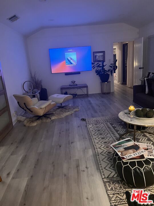 5112 Edgewood Place, Los Angeles CA: https://media.crmls.org/mediaz/f10e8482-2bb1-406b-9130-7c26375d4991.jpg