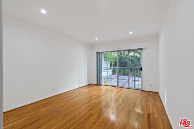 10709 ASHTON Avenue, Los Angeles CA: https://media.crmls.org/mediaz/f10ec570-f004-489a-af54-62a7cc122600.jpg