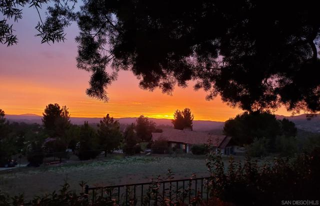 14442 Ranch Trail Drive, El Cajon CA: https://media.crmls.org/mediaz/f10ec6ac-360e-43be-a02b-f3275266e041.jpg