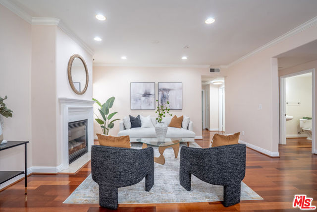 616 S Wilton Place, Los Angeles CA: https://media.crmls.org/mediaz/f10eecf6-47df-485d-87a8-86da744be948.jpg