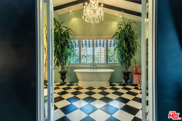 148 W Camino Descanso, Palm Springs, CA 92264