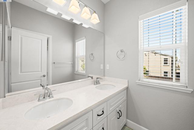 8563 Schooner Way, Newark CA: https://media.crmls.org/mediaz/f10f6465-083b-43d4-a6aa-8732d7ba8940.jpg