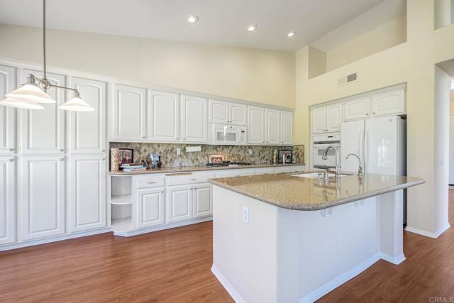 5141 Palmera Dr, Oceanside CA: https://media.crmls.org/mediaz/f1102a9d-36c4-4d5d-bc60-f759cd7c51fc.jpg