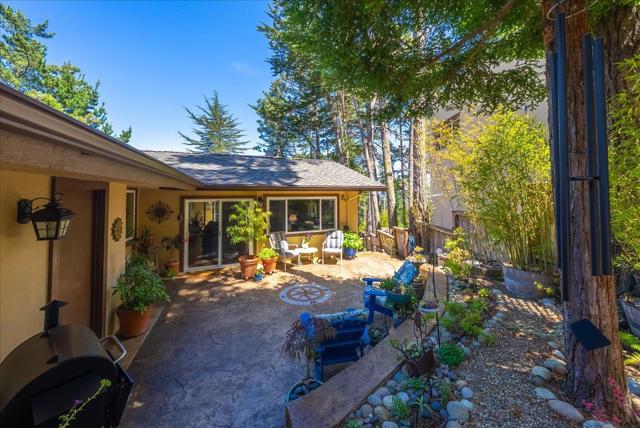 1 Windsor Rise, Monterey CA: https://media.crmls.org/mediaz/f110442e-4628-406f-9733-42e1109a8a33.jpg