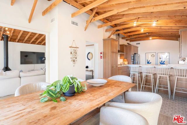 21555 Pacific Coast Highway, Malibu CA: https://media.crmls.org/mediaz/f1104fba-8433-4d22-8eb3-49db4317073f.jpg