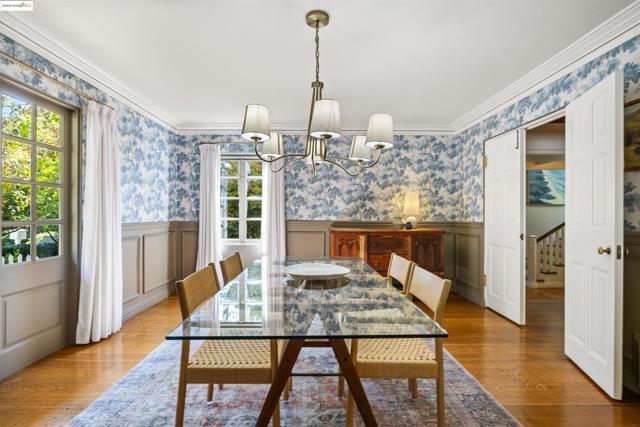 5701 La Salle Ave, Oakland CA: https://media.crmls.org/mediaz/f1106178-b103-4ae8-a9aa-c9935282a65e.jpg