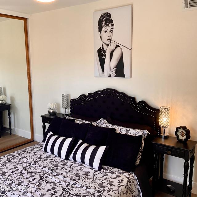 2455 Castlemont Court, Simi Valley CA: https://media.crmls.org/mediaz/f111026d-6a23-4475-9e03-eead8217cbfb.jpg