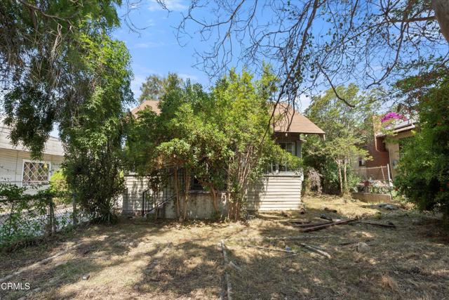 3741 Locke Avenue, Los Angeles CA: https://media.crmls.org/mediaz/f1121e6c-a8af-4ca9-8b57-15515936c05c.jpg