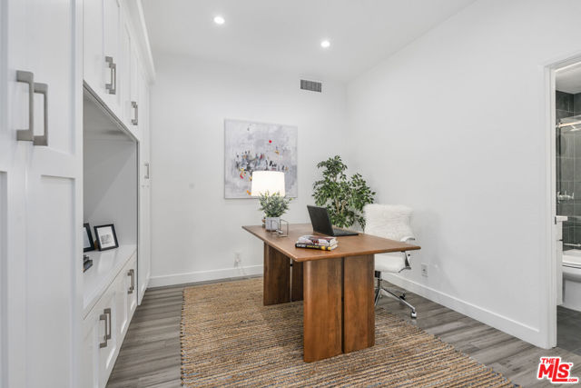 350 S Spalding Drive, Beverly Hills CA: https://media.crmls.org/mediaz/f1124784-b6ce-4560-8100-80d6f3cfe8cb.jpg
