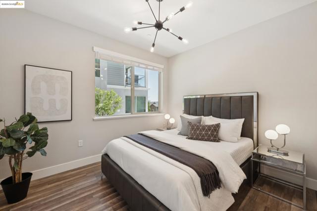 6757 Skyview Dr, Oakland CA: https://media.crmls.org/mediaz/f112b117-b314-4507-a585-b64cbe4ee213.jpg
