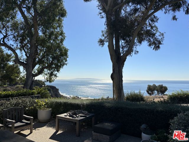 15419 Via De Las Olas, Pacific Palisades CA: https://media.crmls.org/mediaz/f112b192-a0b7-4b76-b17a-69356ad52ccd.jpg