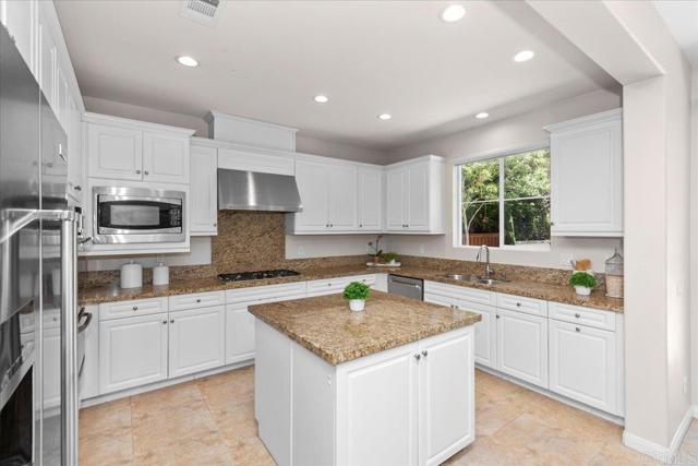 1110 Festival Road, San Marcos CA: https://media.crmls.org/mediaz/f112df6b-f766-4533-bcf4-82d7917d6b01.jpg