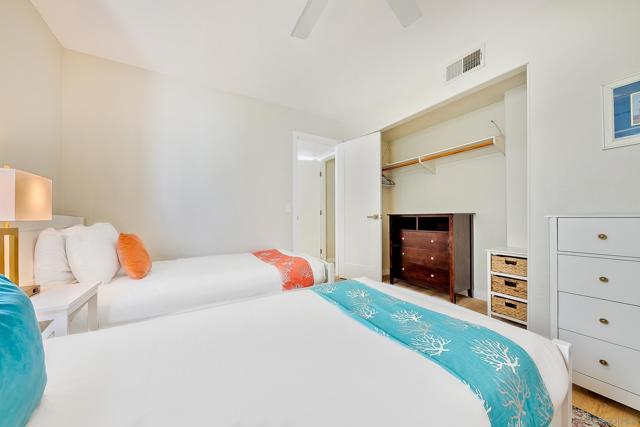 3537 Ocean Front Walk, San Diego CA: https://media.crmls.org/mediaz/f1138761-80a9-407d-8baa-cb96662abd1c.jpg