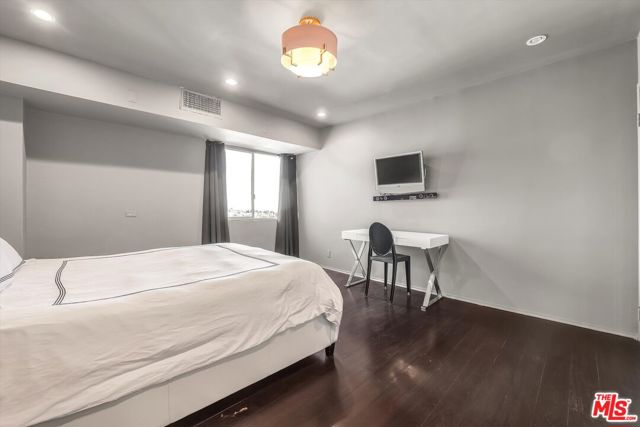 1155 N La Cienega Boulevard, West Hollywood CA: https://media.crmls.org/mediaz/f113c7f2-9773-40d3-979a-b56ab5f89a79.jpg