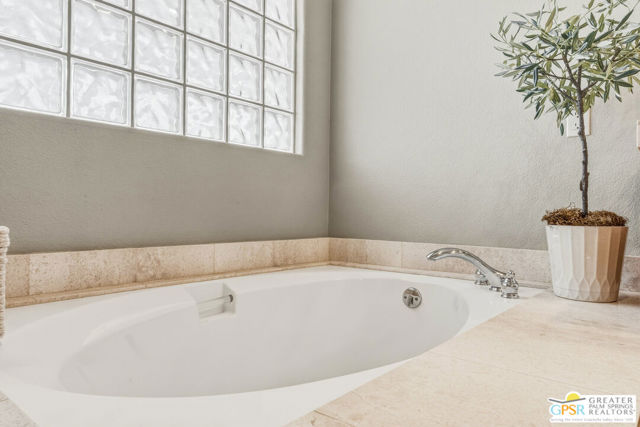 Image 23 of 39 For 2 Brentwood Way