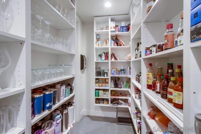 2885 Gate Three Place, Chula Vista CA: https://media.crmls.org/mediaz/f1149f49-1175-4c09-8d7c-bc77c3f5222f.jpg