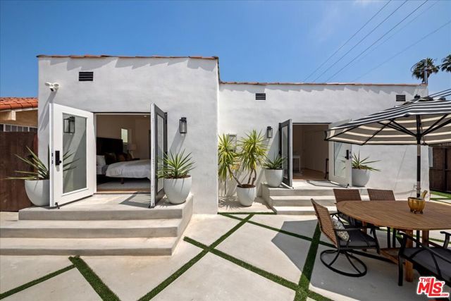 1663 S Ogden Drive, Los Angeles CA: https://media.crmls.org/mediaz/f11596c0-aa82-41bd-9ea9-c1cc25461abb.jpg