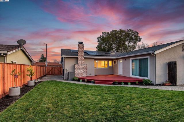 6767 Taffy Ct, Pleasanton CA: https://media.crmls.org/mediaz/f115b9f9-02c5-46c2-a65b-1c01fcee069b.jpg