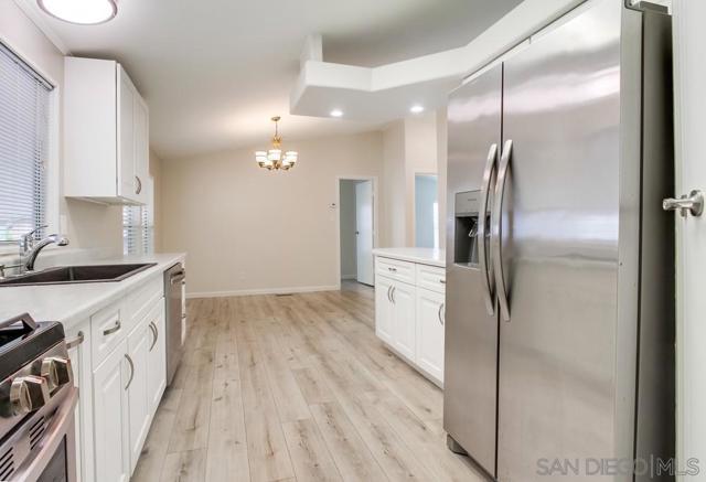 1010 E Bobier, Vista CA: https://media.crmls.org/mediaz/f115c483-4946-4cda-aa95-bfb73feba301.jpg