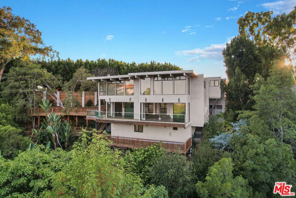 2000 Westridge Road — Mid Century Modern